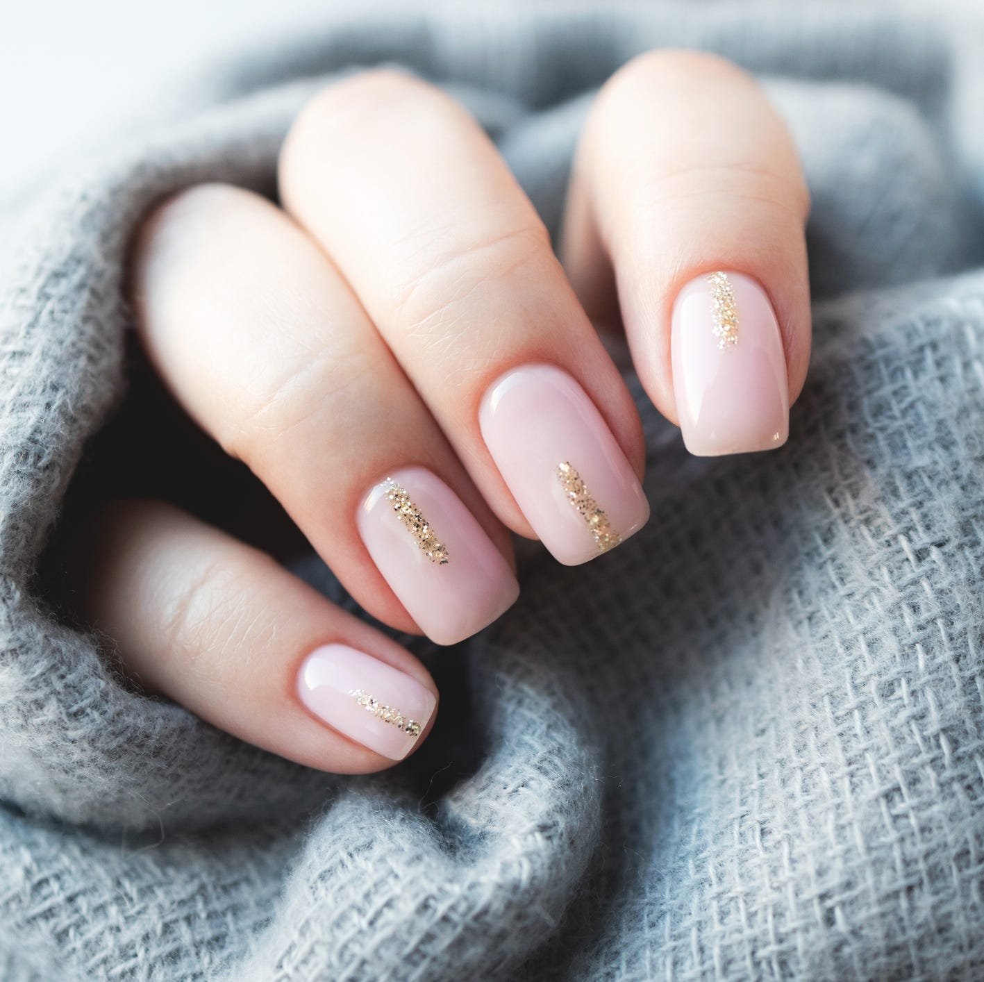 manicura minimalista