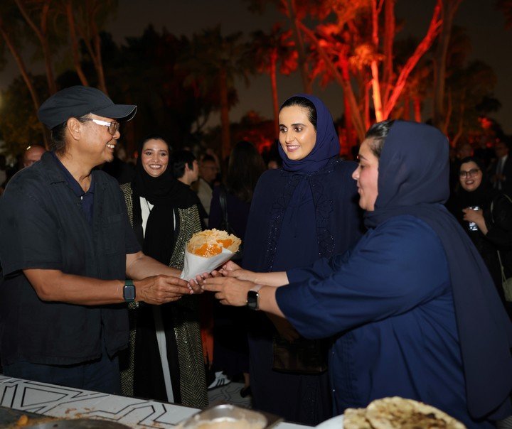 Tiravanija servía en raag, un pan típico de Qatar. 