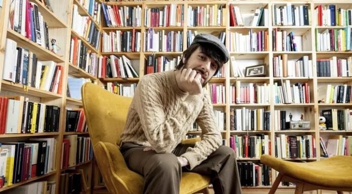 David Uclés: de músico callejero a fenómeno literario en España