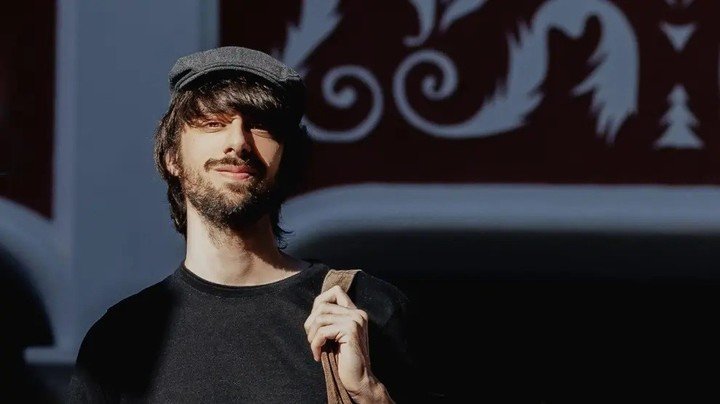 El escritor español David Uclés es autor de La península de las casas vacías (Siruela). Foto: gentileza.