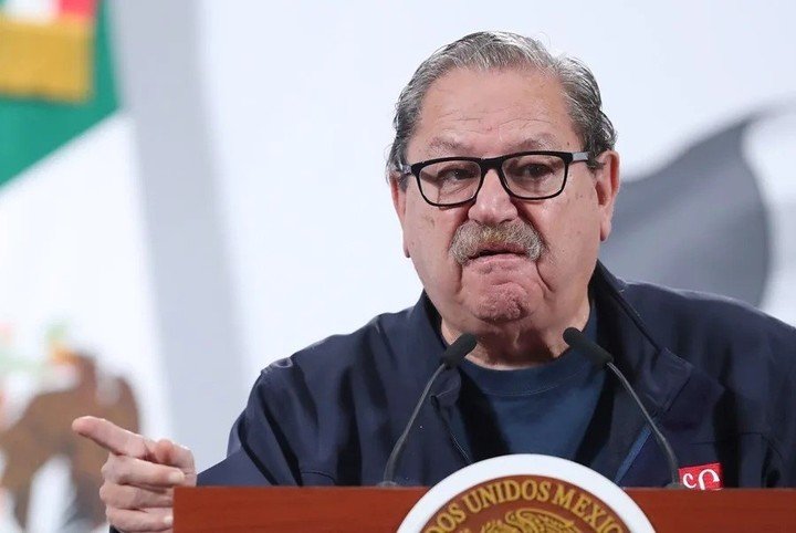 Paco Ignacio Taibo II durante una conferencia de prensa en Palacio Nacional de la Ciudad de México (México). EFE/Mario Guzmán