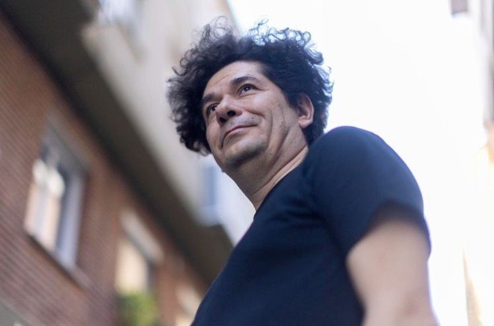 El escritor Juan Pablo Villalobos. Foto: EFE