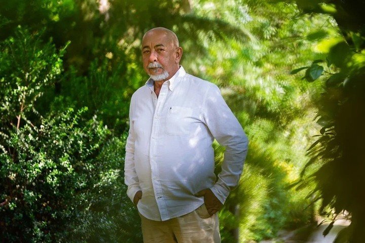 El escritor cubano Leonardo Padura, en una entrevista con EFE, en una imagen de archivo. EFE/Borja Sanchez-Trillo