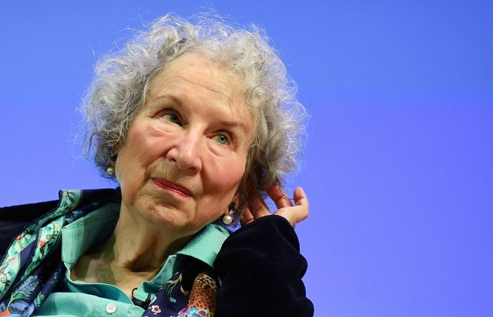 Fotografía de archivo fechada el 10 septiembre de 2019 que muestra a la escritora canadiense Margaret Atwood durante la presentación de su libro "The Testaments", en Londres (Reino Unido). EFE/ Facundo Arrizabalaga