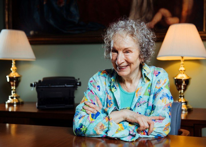 Esta foto del 21 de agosto de 2019 muestra a la autora Margaret Atwood posando para un retrato en Toronto, Canadá. (Foto de Arthur Mola/Invision/AP) 
