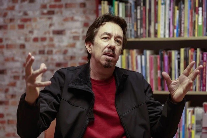 Fotografía del escritor argentino Pedro Mairal durante una entrevista con EFE, en Sao Paulo (Brasil). EFE/ Sebastiao Moreira