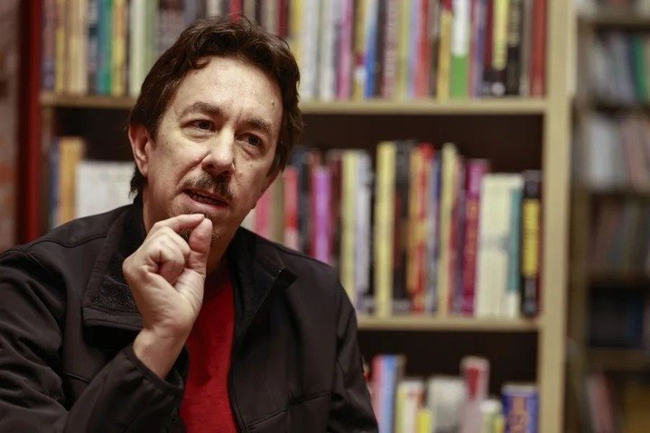 Fotografía del escritor argentino Pedro Mairal durante una entrevista con EFE, en Sao Paulo (Brasil). EFE/ Sebastiao Moreira