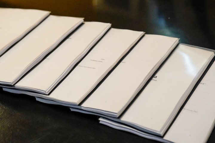 Los manuscritos finalistas de la edición 2025 del Premio Clarin Novela. Foto: Maxi Failla.