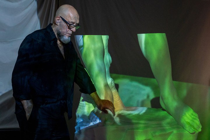 Entrevista con el artista plastico Julio Lavallen. Foto: Juano Tesone.