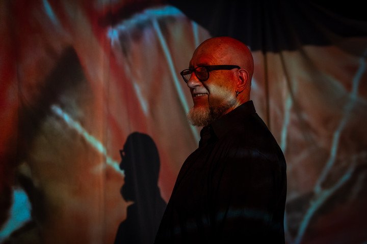 Entrevista con el artista plastico Julio Lavallen. Foto: Juano Tesone.