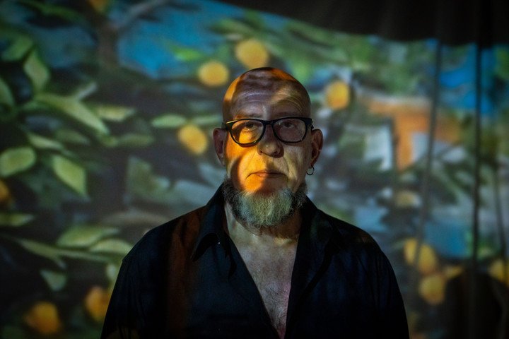 Entrevista con el artista plastico Julio Lavallen. Foto: Juano Tesone.