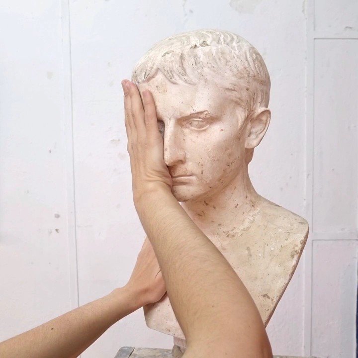 Florencia Caiazza, “Sin título” Los movimientos de los sentidos. En la embajada de España, Roma, Bienalsur 2025.