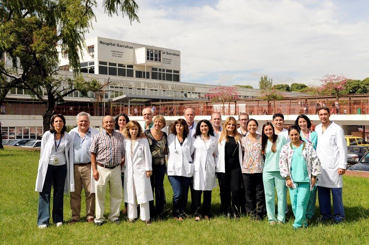 El jefe de trasplante cardíaco del Hospital Garrahan Horacio Vogelfang junto a su equipo, fuedistinguido en la Legislatura porteña como personalidad destacada de la ciudad. Foto: Maxi Failla.