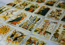 El tarot se instala en la vida cotidiana: nuevas lecturas, lenguajes simbólicos y búsqueda interior
