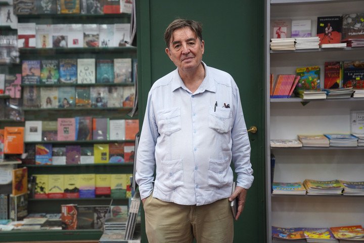 El director del Instituto Cervantes, el poeta Luis García Montero, en la librería Losada de la avenida Corrientes.Foto: Guillermo Rodríguez Adami.