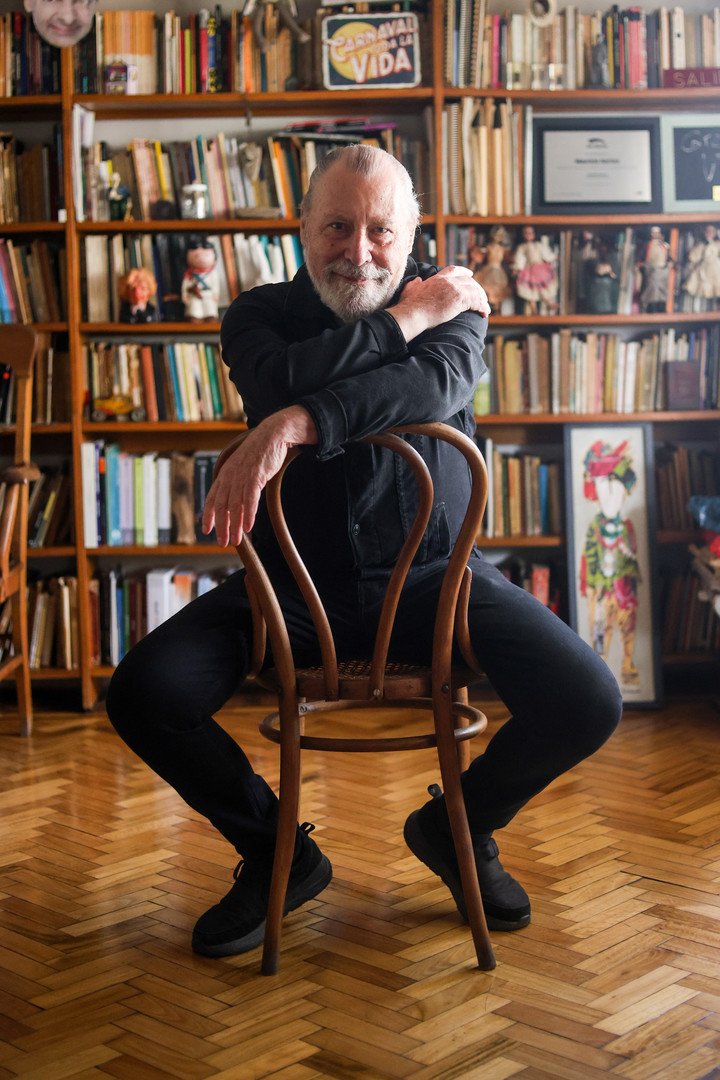 El director de teatro Mauricio Kartun posa en su casa barrio Villa Crespo. Foto: Antonio Becerra.