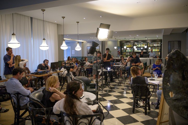 El proyecto Pinamar Contemporáneo fue presentado en el Playas Art Hotel junto a las autoridades del municipio y el grupo de curadores entre los que se cuenta a Andrés Duprat y el colombiano José Roca. Foto. Gentileza.