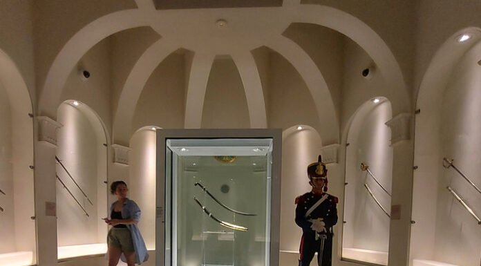 «Agravio a la memoria nacional»: Llevarán el sable corvo de San Martín en helicóptero para un acto con Milei