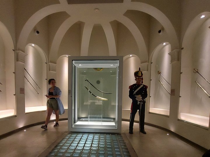 El sable corvo de San Martín se expone en el Museo Histórico Nacional. Foto Cecilia Profetico