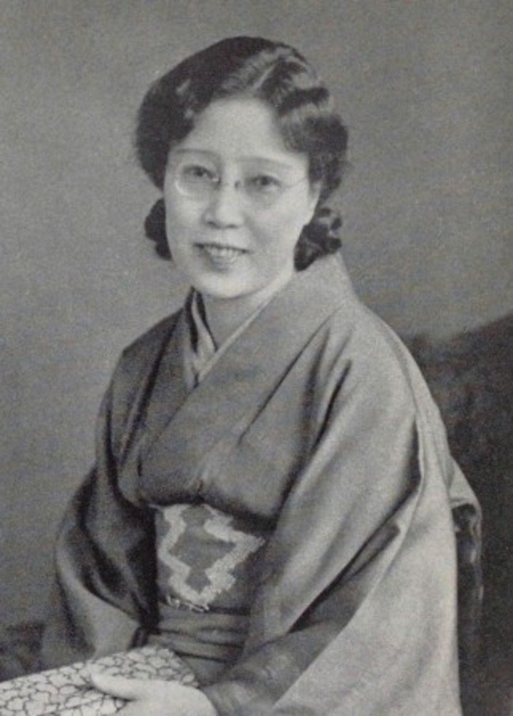 Tamura Toshiko (Tokio 1884-1945), fue una de las escritoras más importantes y famosas del siglo XX en Japón.