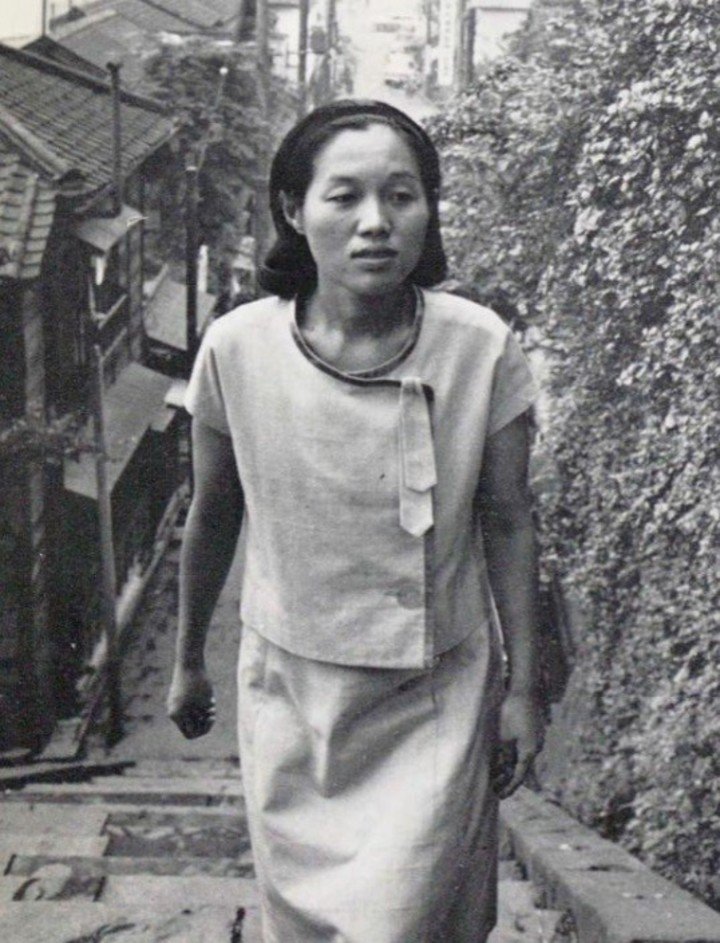 Yumiko Kurahashi (10 de octubre de 1935 – 10 de junio de 2005) fue una escritora japonesa cuyo trabajo se centra en la literatura experimental y el antirrealismo.