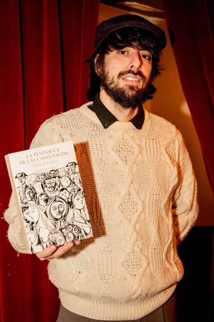 David Uclés (Úbeda, 1990) es escritor, músico, dibujante y traductor y acaba de ganar el Premio Nadal en enero de 2026. Foto: Guillermo M. Poza.