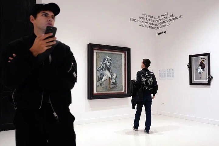 El Moco Museum presenta la exposición ‘Banksy. Disrupted Power’, que reúne 25 obras, algunas de ellas recientes. EFE/Enric Fontcuberta