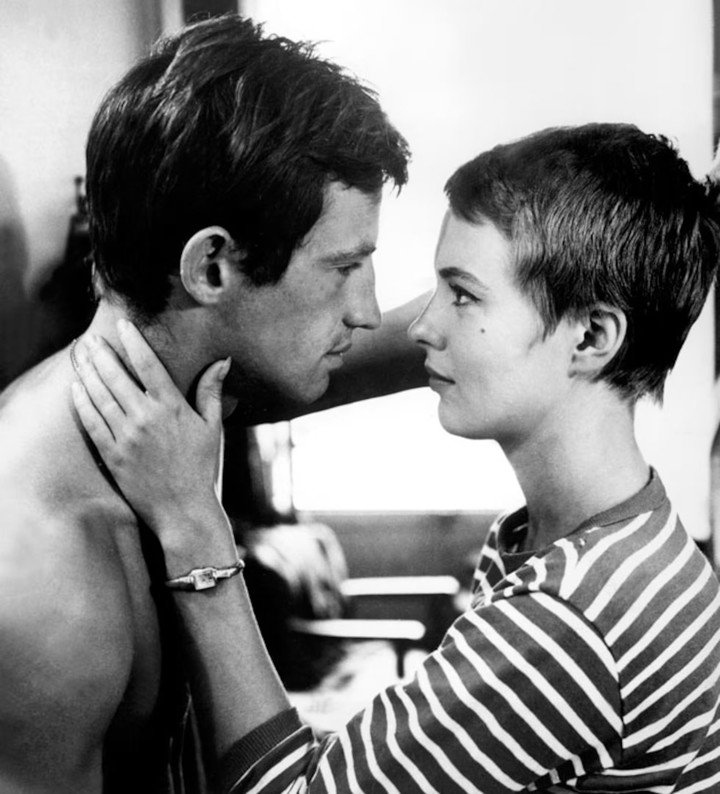 Jean Seberg y Jean-Paul Belmondo en ‘À bout de souffle’. Archivo Clarín.
