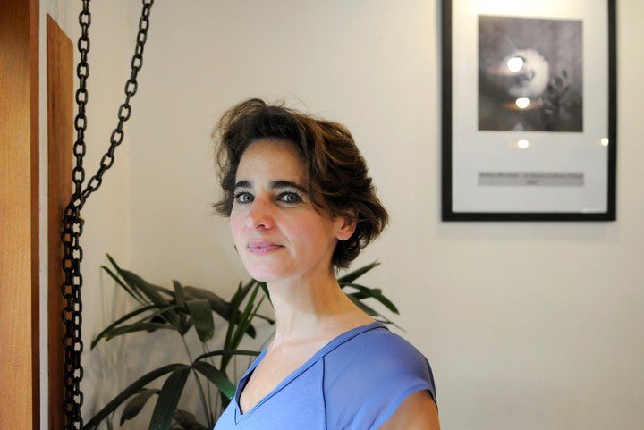 Laurence Debray es escritora e hija del filósofo Régis Debray y la antropóloga Elizabeth Burgos. Foto: Luciano Thieberger.