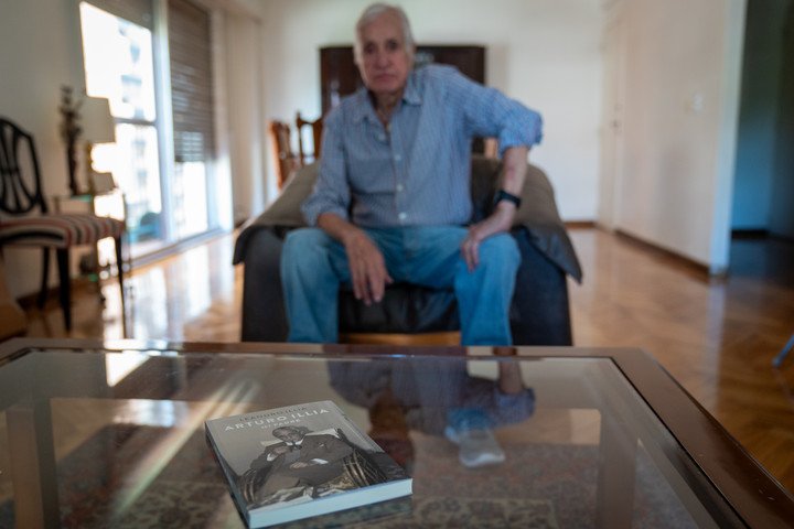 Leandro Hipólito Illia presenta su libro Arturo Illia, mi padre. Foto: Maxi Failla.