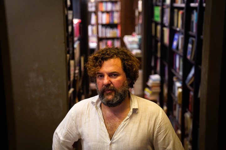 El escritor Jacobo Bergareche, nacido en Londres y residente en España, en Buenos Aires. Foto Maxi Failla.