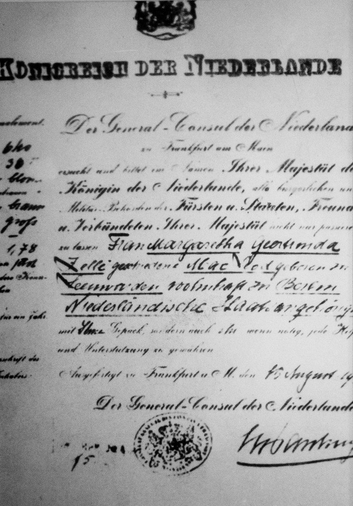 Pasaporte expedido en 1914 por el consulado holandes a Mata-Hari La controvertida vida de la espia Mata Hari y una suite que es casi un santuario
