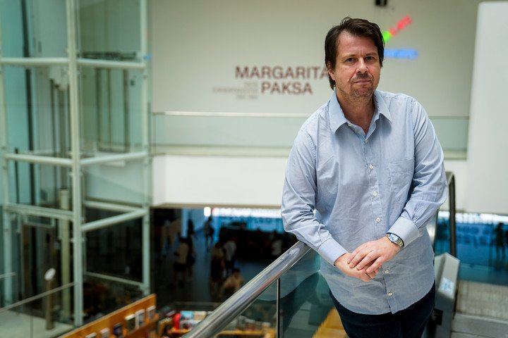 En un diálogo con Clarín, el director del Malba, Rodrigo Moura, detalló los planes del museo para este año. Foto: Maxi Failla.