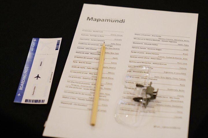 ‘Un rato con libros’ es una experiencia cultural que conecta personas a través de la lectura creada por Ana López y Mariel Lo Re. Foto: Martín Bonetto.
