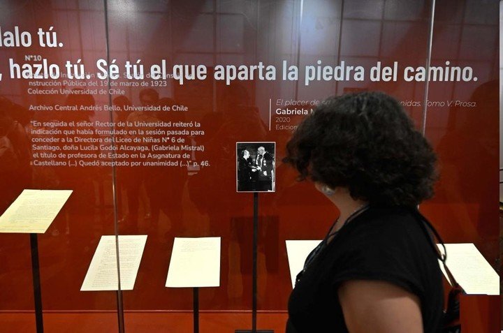 Imagen de la exposición "Gabriela Mistral: maestra de América, voz en el mundo" en la Plataforma Cultural del campus Juan Gómez Millas de la Universidad Chile, en Santiago, capital de Chile. (Xinhua/Jorge Villegas)