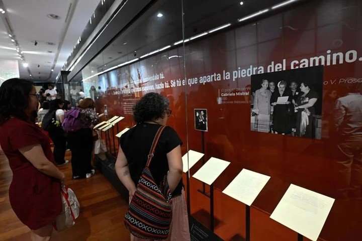 Imagen de la exposición "Gabriela Mistral: maestra de América, voz en el mundo" en la Plataforma Cultural del campus Juan Gómez Millas de la Universidad Chile, en Santiago, capital de Chile. (Xinhua/Jorge Villegas)