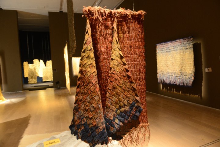 Cuerpo Textil, de Olga de Amaral en el Malba. Foto: Luciano Thieberger. 