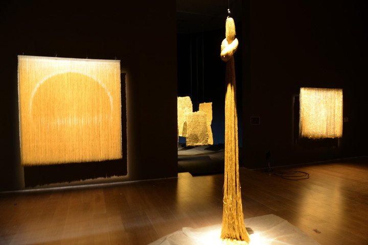 Cuerpo Textil, de Olga de Amaral en el Malba. Foto: Luciano Thieberger. 