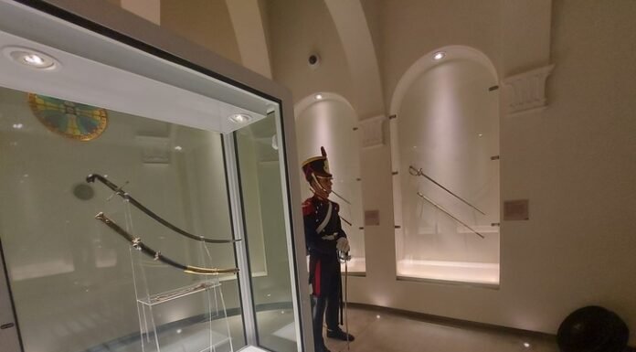 El sable del Libertador: dos increíbles robos y una cápsula de vidrio blindado que lo protege ahora