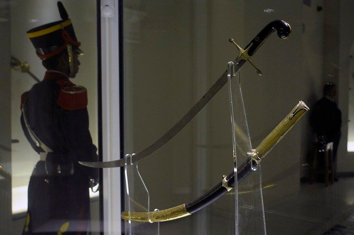 El sable corvo de San Martín se expone en el Museo Histórico Nacional. Foto: Andres D'Elia