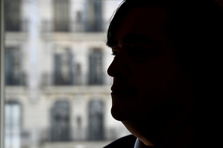 El periodista y escritor peruano Jaime Bayly en Madrid, España, durante la presentación de su novela Los golpistas. Foto: Cézaro De Luca