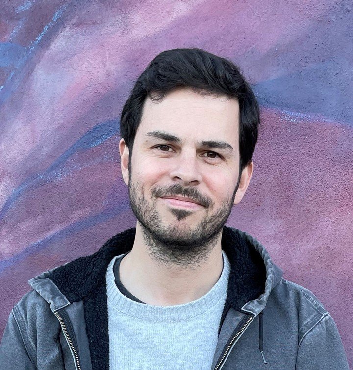 El guatemalteco Rodrigo Fuentes es finalista de la IX edición del Premio Ribera del Duero. Fotos: gentileza Paginas de Espuma.