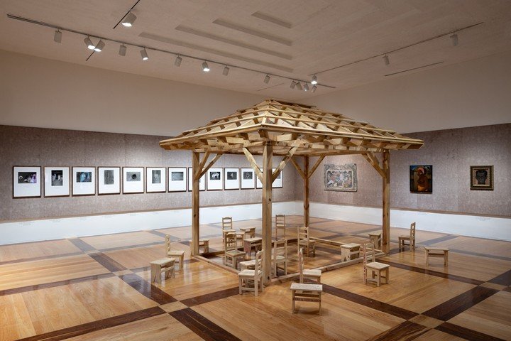 "Nínt’ani. Volver a casa" (2024), una instalación de Salvador Xharicata. (Cortesía Colección FEMSA. Fotografía Michelle Lartigue)