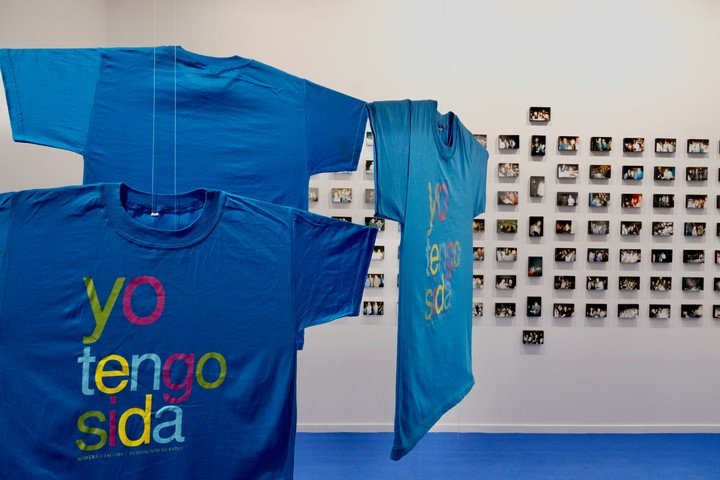 Roberto Jacoby en el stand de Isla Flotante en ARCO. (Foto: Cézaro De Luca).