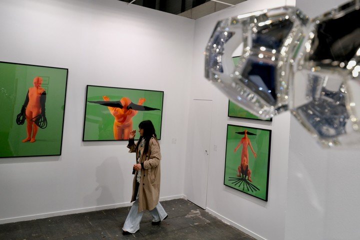 Obra de Marina De Caro en Ruth Benzacar, en Arco. Foto: Cézaro De Luca.