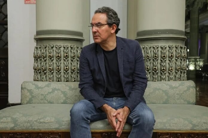 Juan Gabriel Vásquez: “Hay fuerzas que quieren que desaparezca el periodismo”