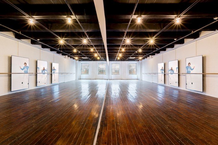 La dupla artística argentina Lolo y Lauti presentan "Triple Threat" en el museo The Mattress Factory, de Pittsburgh. Foto: gentileza.