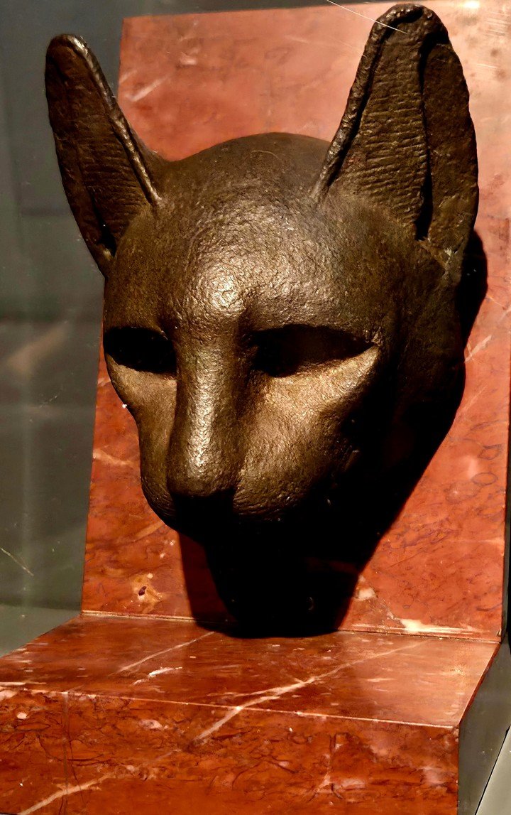 La exposición “Ciencia y fantasía. Egiptología y egiptofilia en la Argentina” en el Museo Nacional de Bellas Artes. Foto: gentileza.