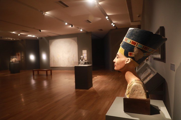 La exposición “Ciencia y fantasía. Egiptología y egiptofilia en la Argentina” en el Museo Nacional de Bellas Artes. Foto: gentileza.