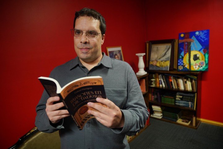 Gabriel Darrigran: historiador con formación archivística en la Universidad Nacional de Educación a Distancia de España, es autor de Masones en dictadura. Foto: Martín Bonetto.